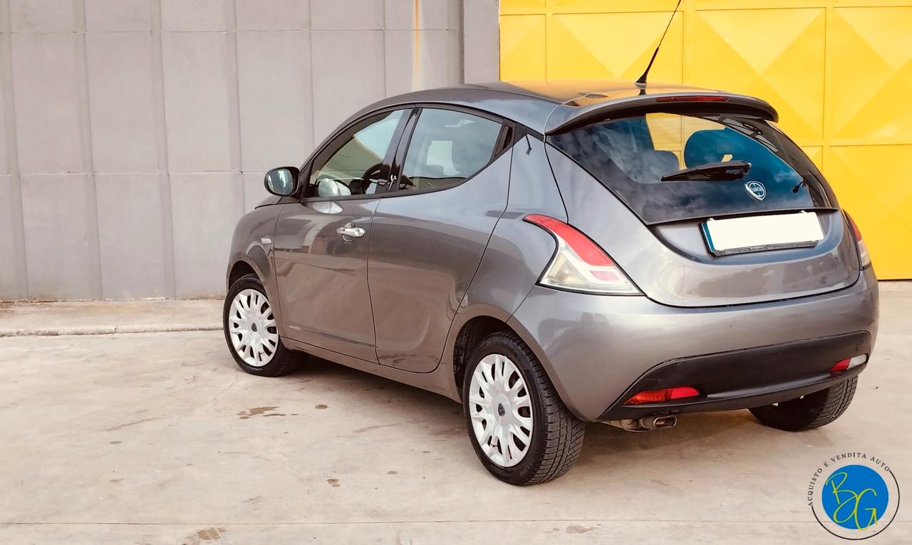 Lancia Ypsilon 1.2 69 CV 5 porte Silver