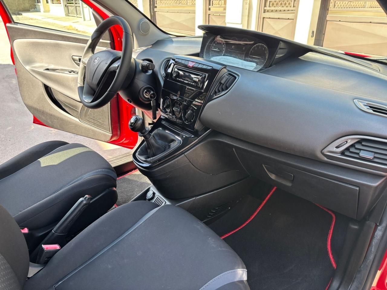 Lancia Ypsilon 0.9 TwinAir 85 CV 5 porte Metano Ecochic Platinum