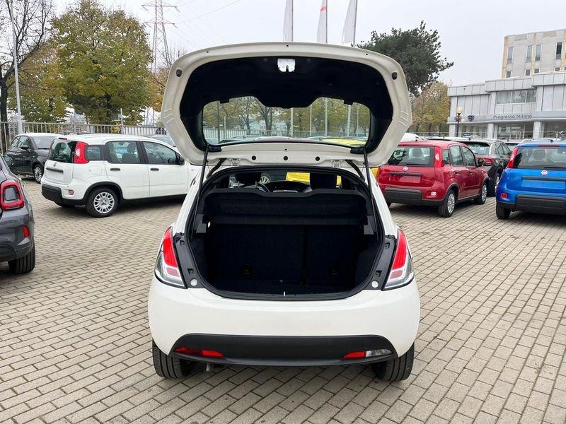 Lancia Ypsilon 1.0 FireFly 5 porte S&S Hybryd Gold