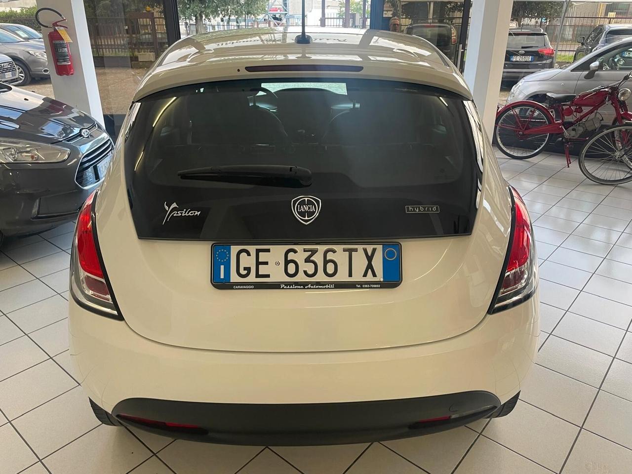 Lancia Ypsilon 1.0 FireFly 5 porte S&S Hybrid Ecochic Silver