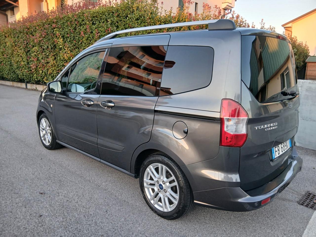 Ford Tourneo Courier 1.0 EcoBoost 100 CV Titanium tua a € 193 mese