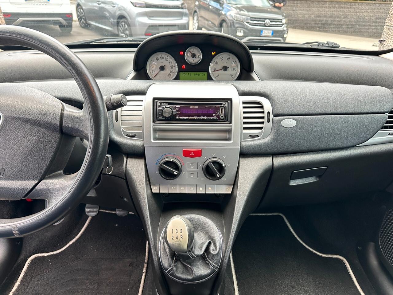 Lancia Ypsilon 1.3 MJT 75 CV New Oro