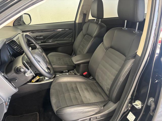 MITSUBISHI Outlander 2.4 MIVEC 4WD PHEV Instyle Plus SDA
