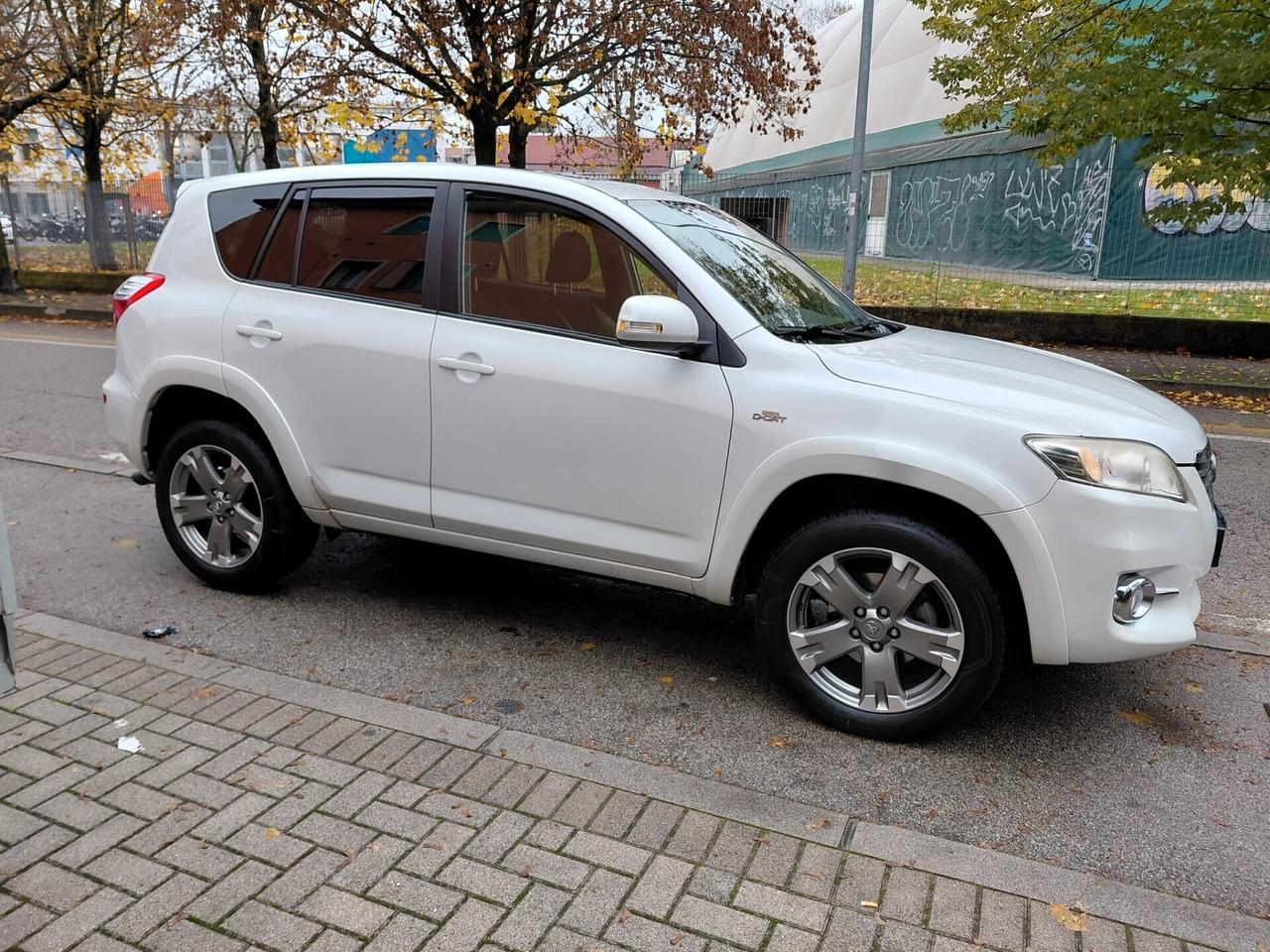 Toyota RAV4 Crossover 2.2 D-Cat A/T 150 CV Executive