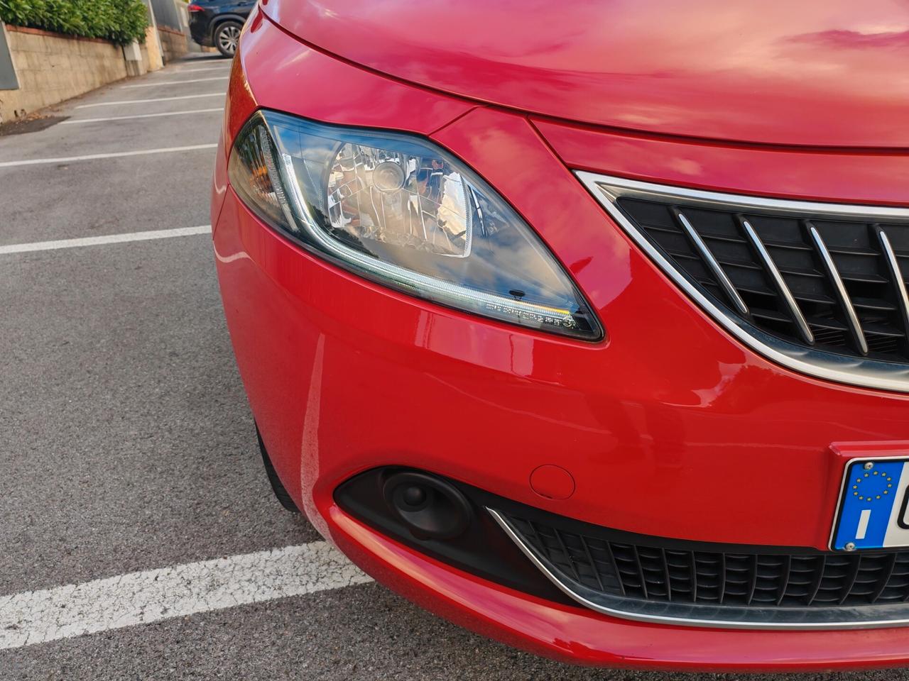 Lancia Ypsilon 5 porte Hybrid Incidentata