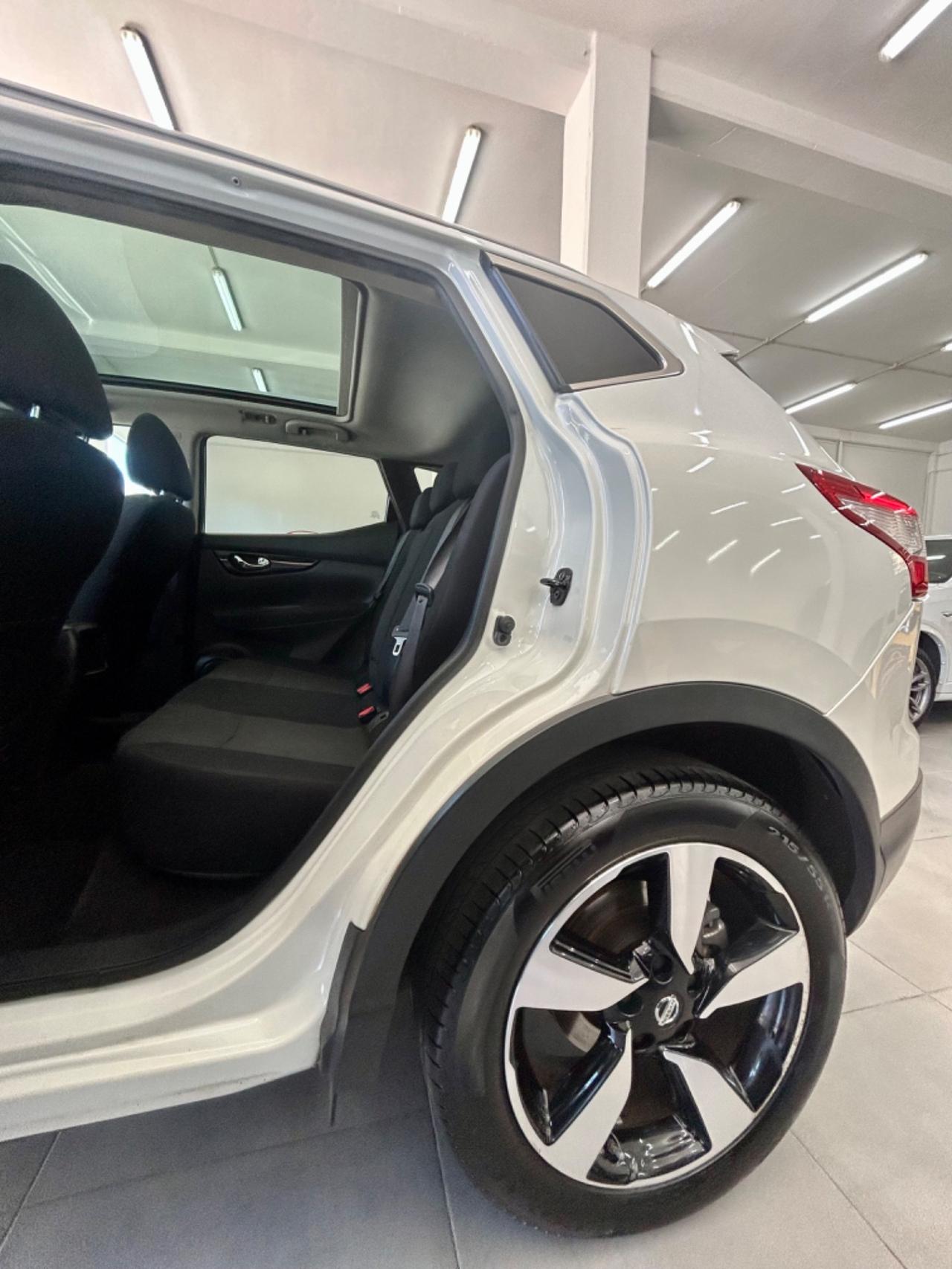 Nissan Qashqai 1.5 dCi Tekna TETTO finanziabile