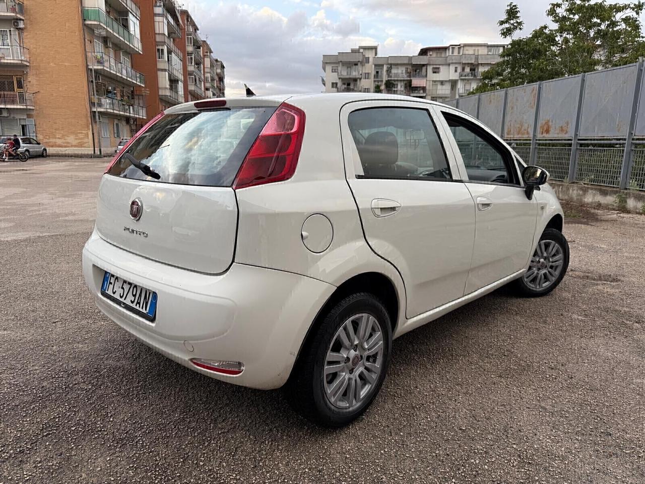 2016 Fiat Punto 1.4 8V 5 porte Natural Power Lounge
