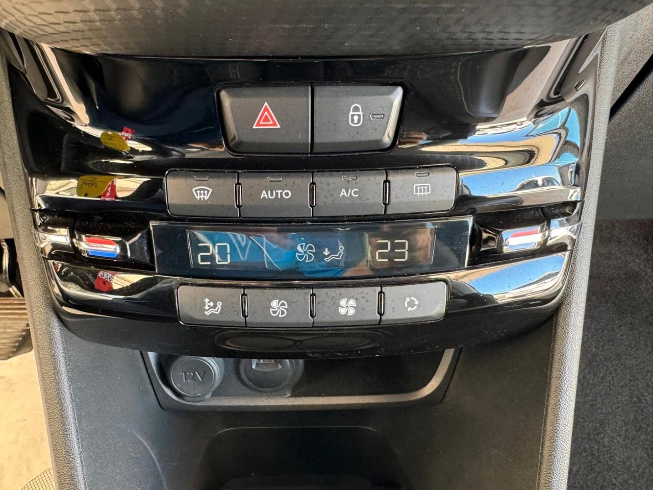 PEUGEOT 2008 EAT6 1.6DIESEL 120CV FULL OPTIONAL PARI AL NUOVO