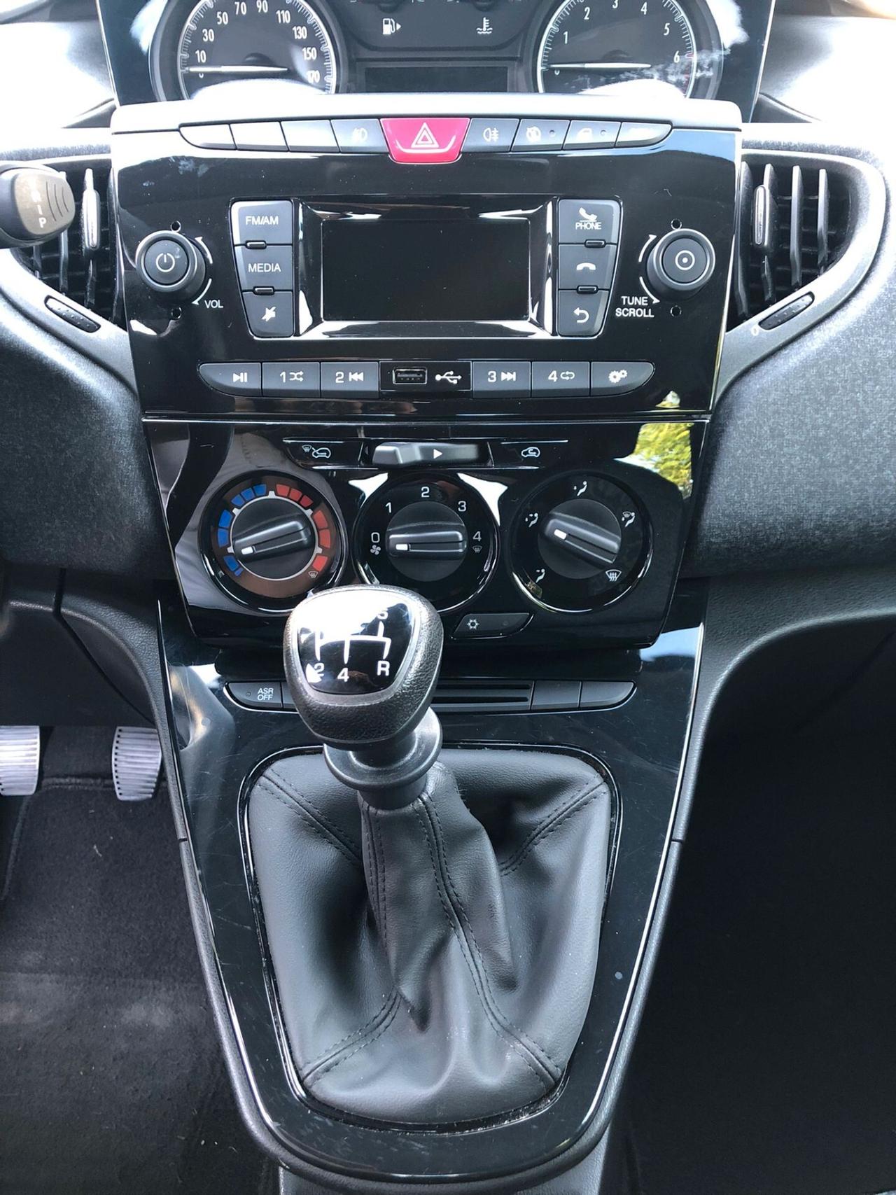 Lancia Ypsilon 1.2 69 CV 5 porte Gold KM 30000
