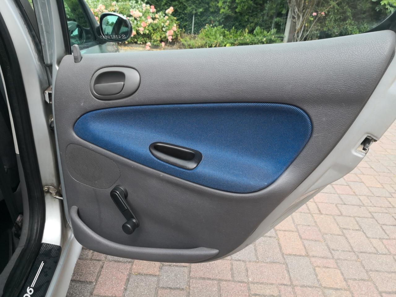 Peugeot 206 1.4 5p neopatentati clima