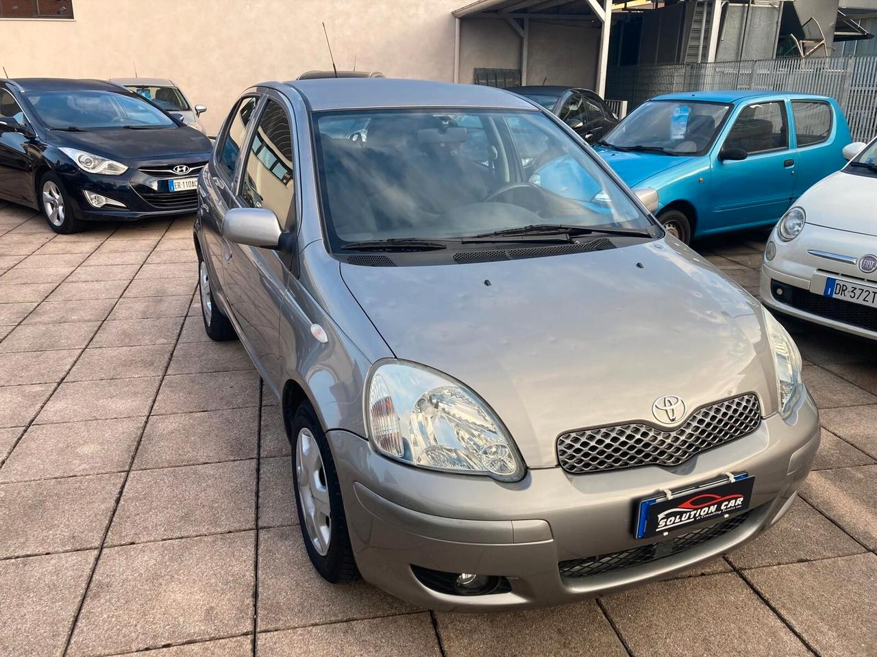 Toyota Yaris 1.3i 16V cat 5 porte Sol