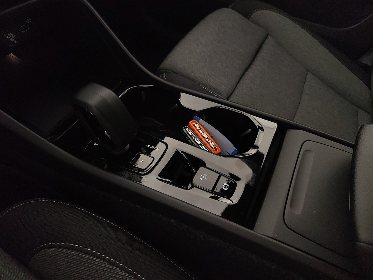 VOLVO XC40 2.0 b3 Plus Dark auto