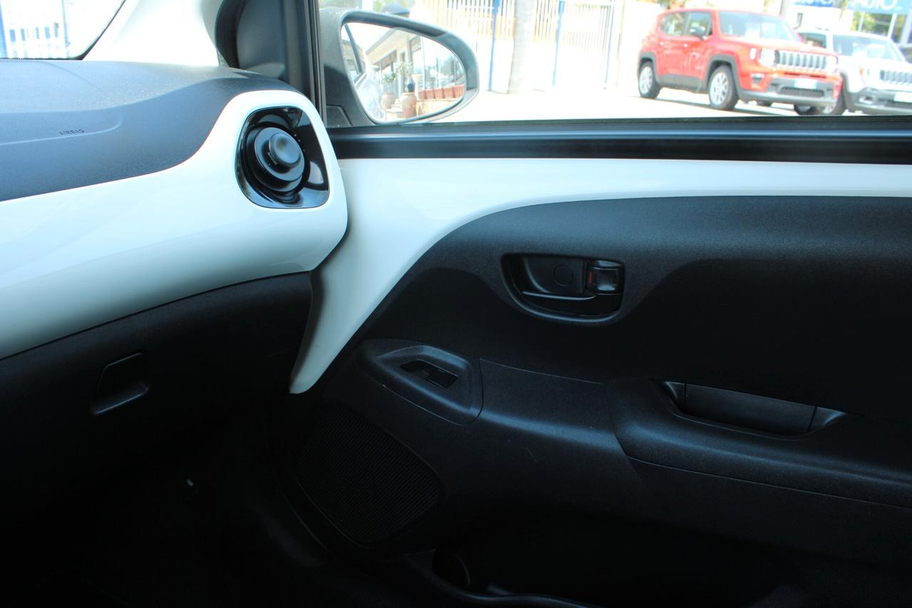Toyota Aygo 1.0 VVT-i 69 CV 5 porte x-play