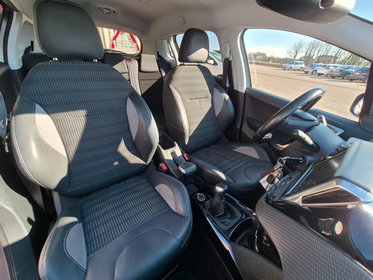 Peugeot 2008 BlueHDi 100 S&S Allure