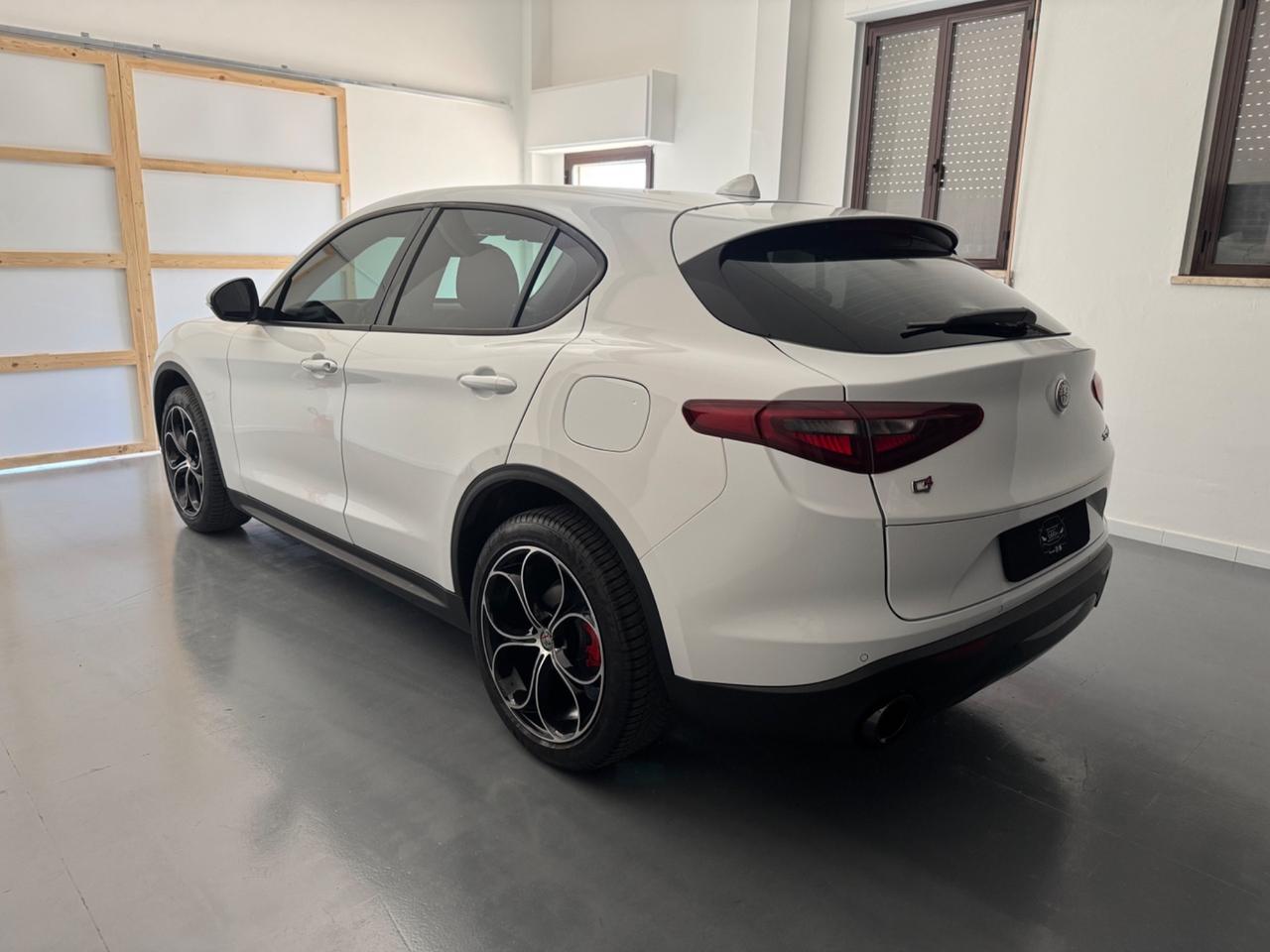 Alfa Romeo Stelvio 2.2 Turbodiesel 180 CV AT8 Q4