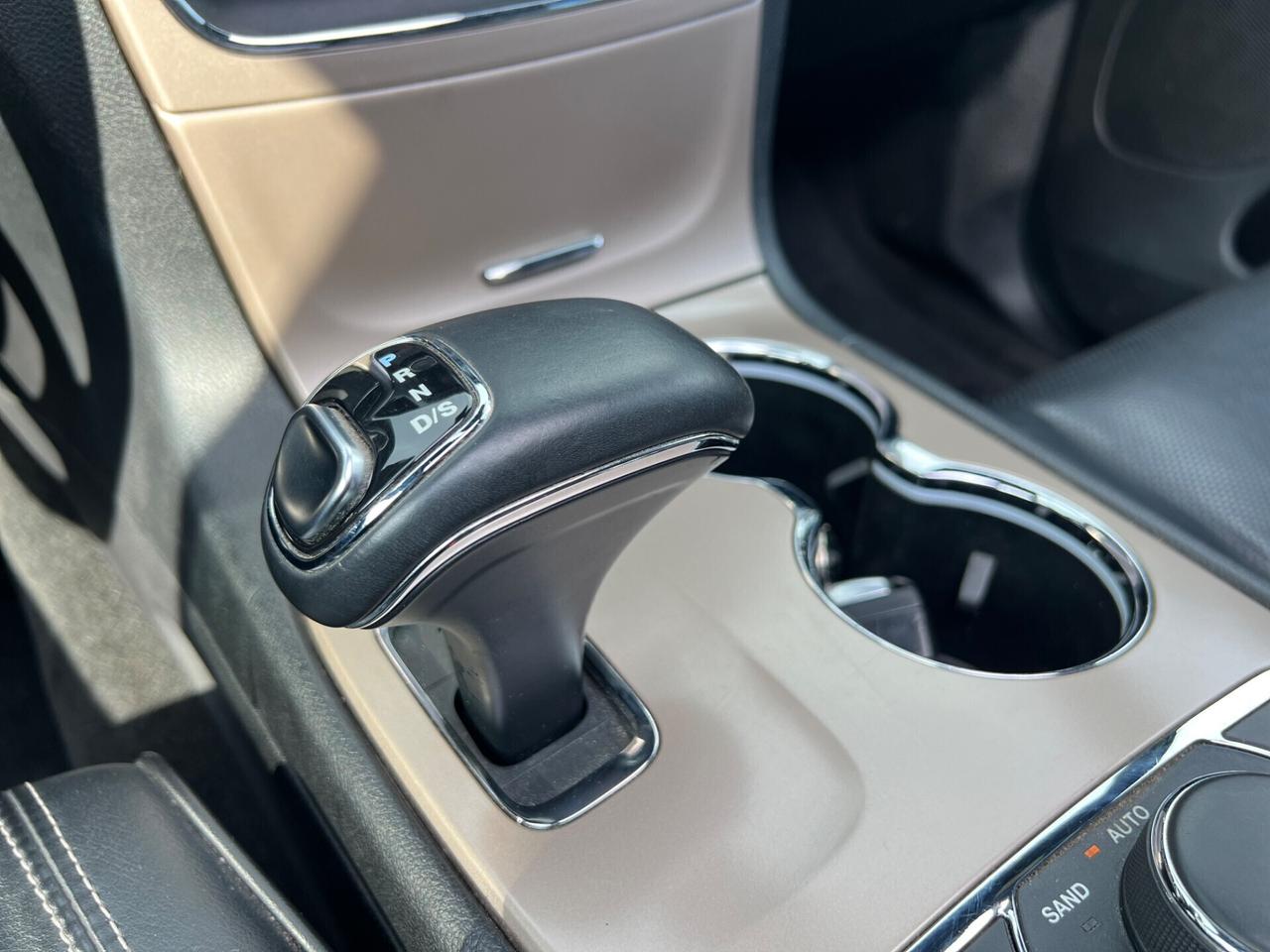Jeep Grand Cherokee Overland FULL-OPTIONAL
