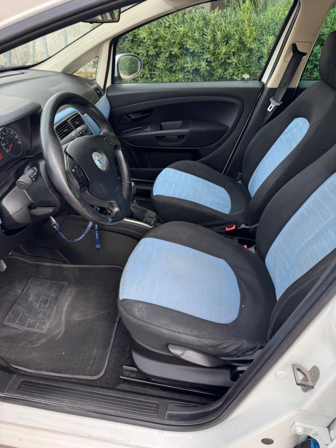FIAT GRANDE PUNTO 1.3 DIESEL AUTOCARRO 4 PERSONE