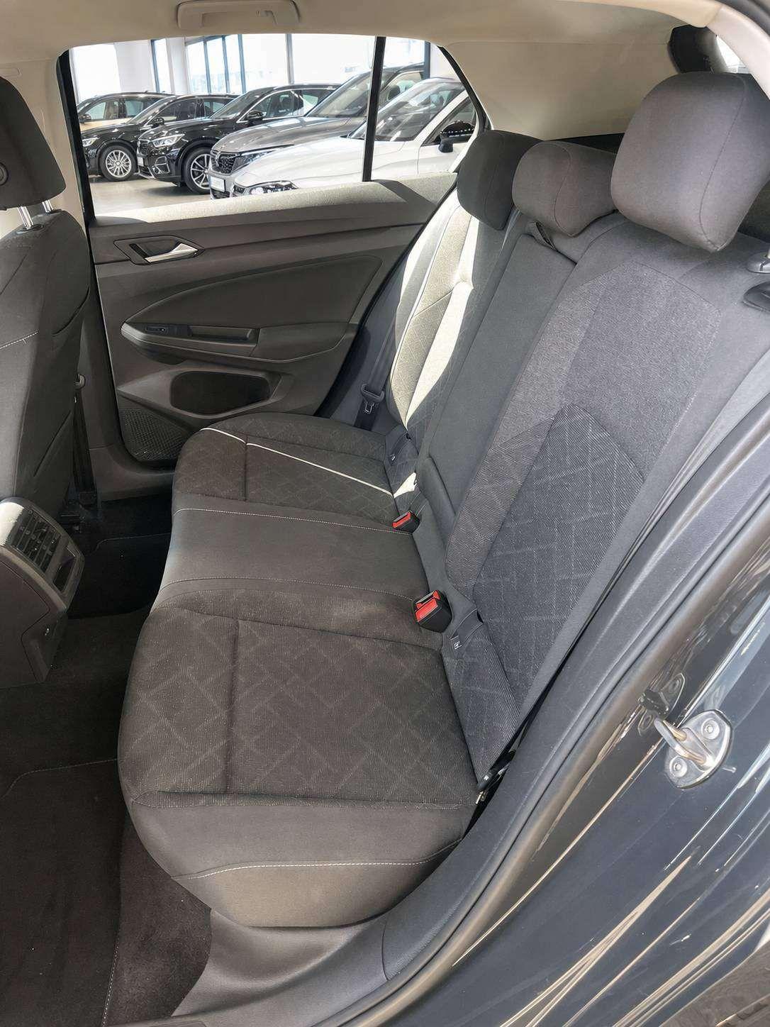 Volkswagen Golf 8 1.0 etsi evo 110CV Life dsg pronta consegna