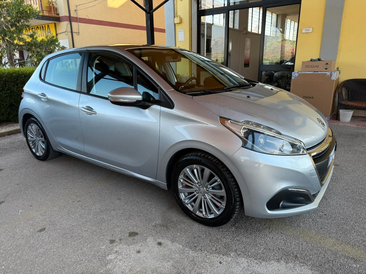 Peugeot 208 PureTech 82 5 porte Allure