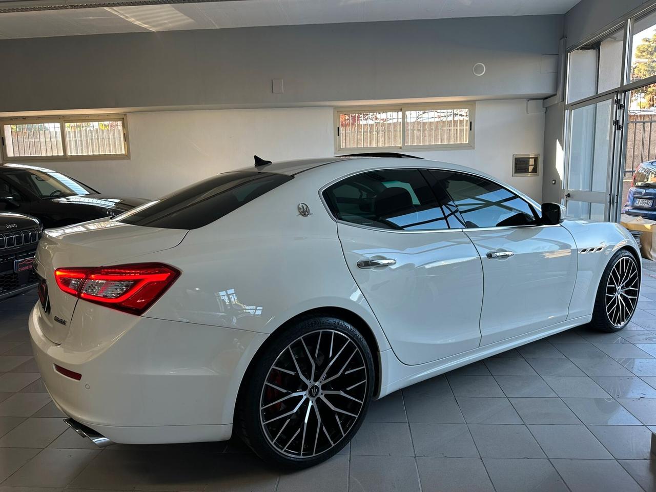 NOLEGGIO Maserati Ghibli V6 3.0 Diesel 275 CV INTERNI CARTIER TETTO APRIBILE