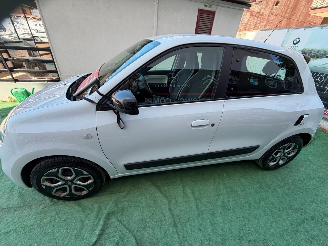 Renault Twingo 2024 1.0 65 CV FULL OPTION. LEGGI TUTTO!!!
