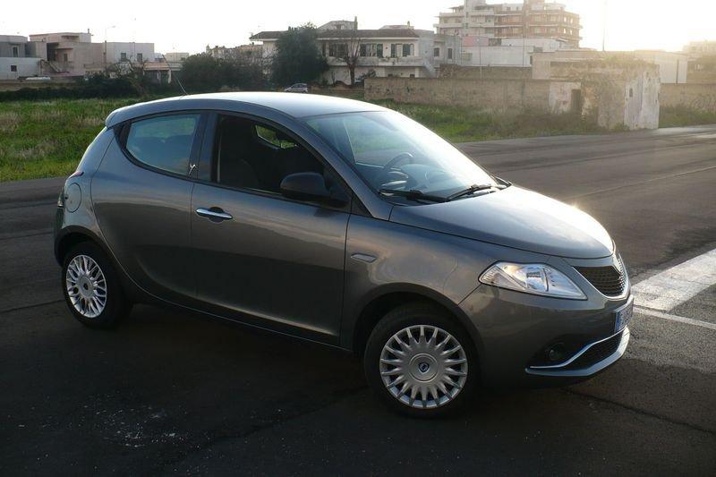 Lancia Ypsilon Ypsilon 1.2 69 CV 5 porte Silver