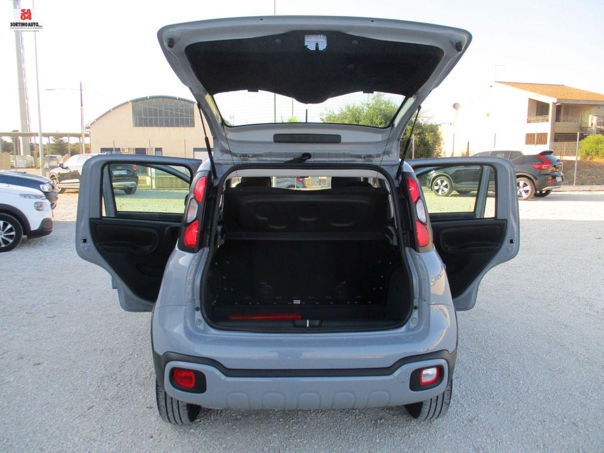 FIAT Panda 1.0 S&S Hybrid cross Launch Ed.KM45000