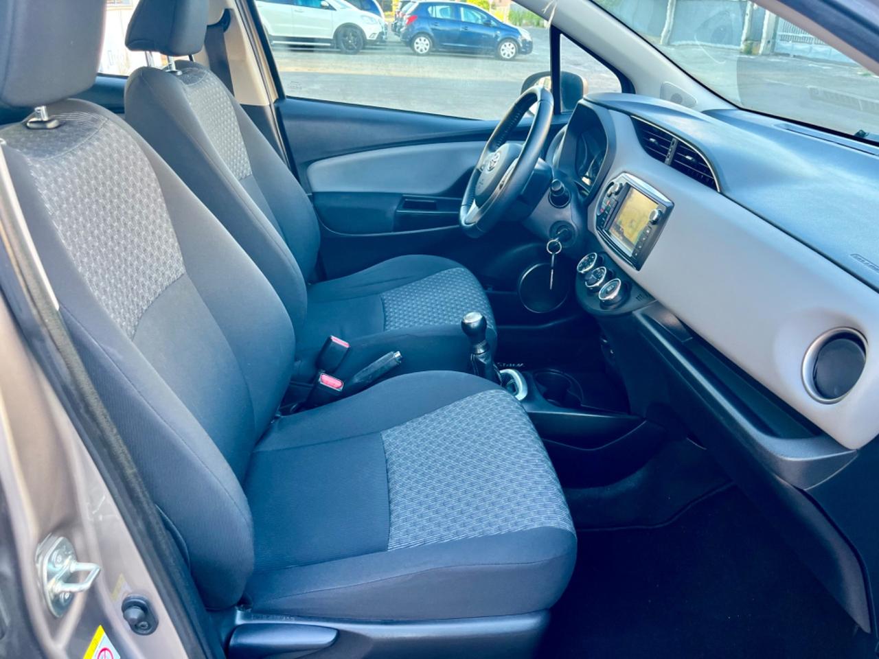 Toyota Yaris 1.0benz 2015 118.000km euro6 per neopatentati