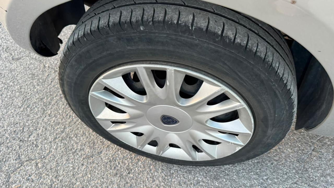 Lancia Ypsilon 0.9 TwinAir 85 CV 5 porte