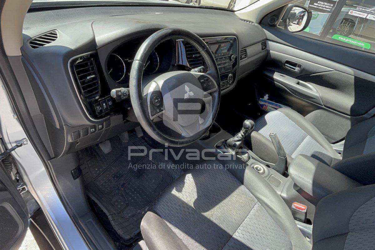 MITSUBISHI Outlander 2.2 DI-D 4WD Intense