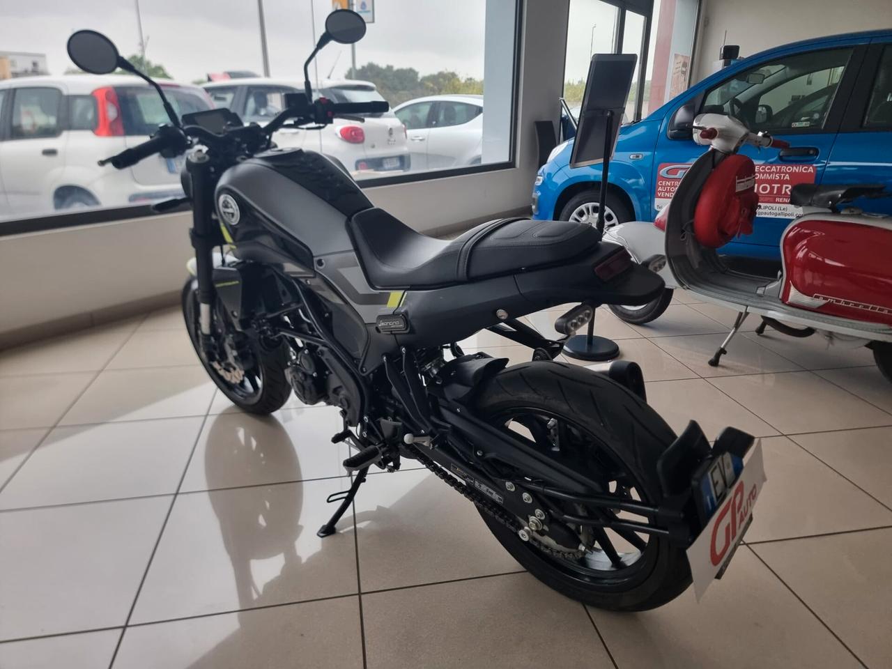 Benelli Leoncino 250 km 3300