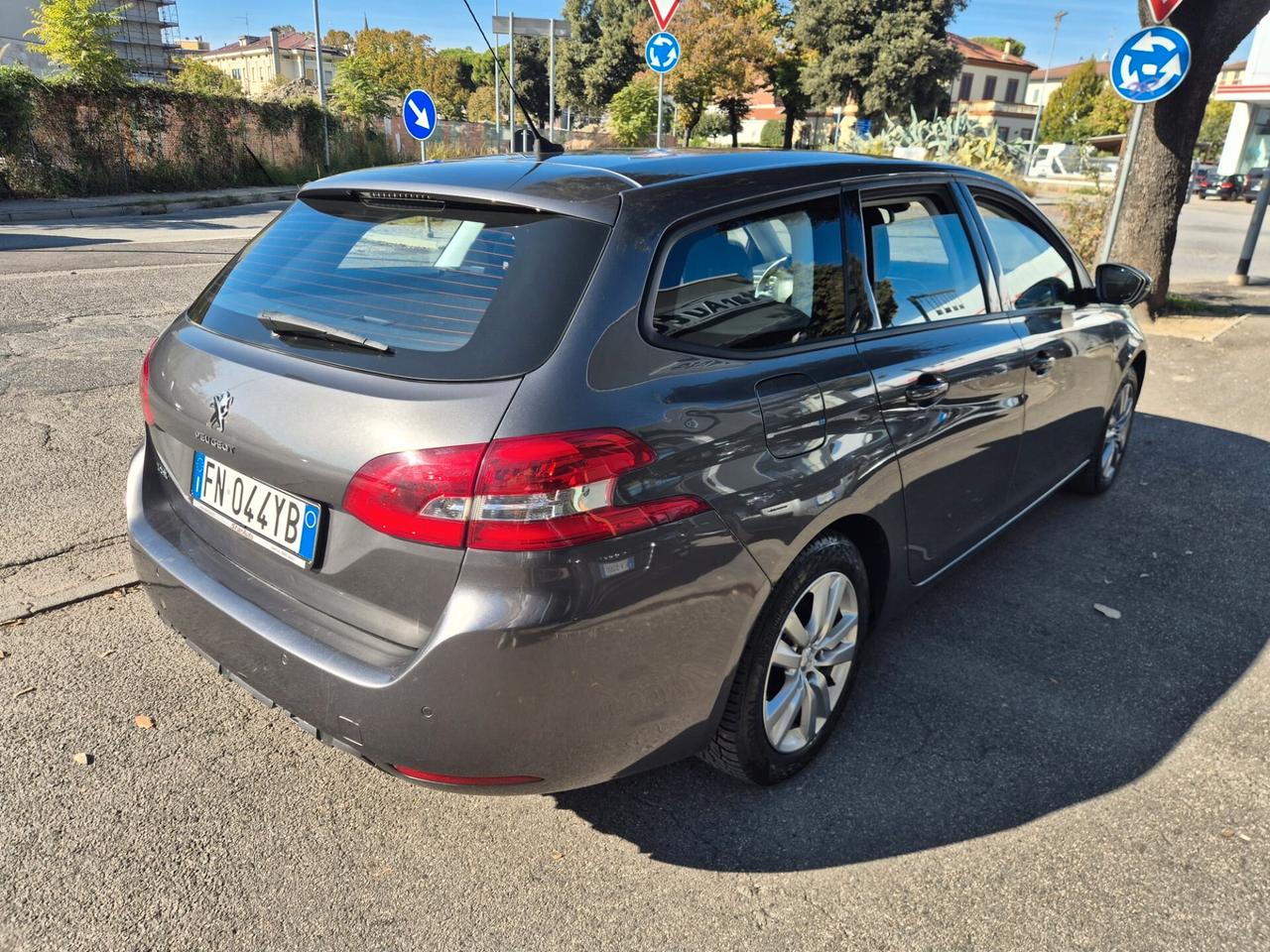 Peugeot 308 BlueHDi 130 S&S SW Allure
