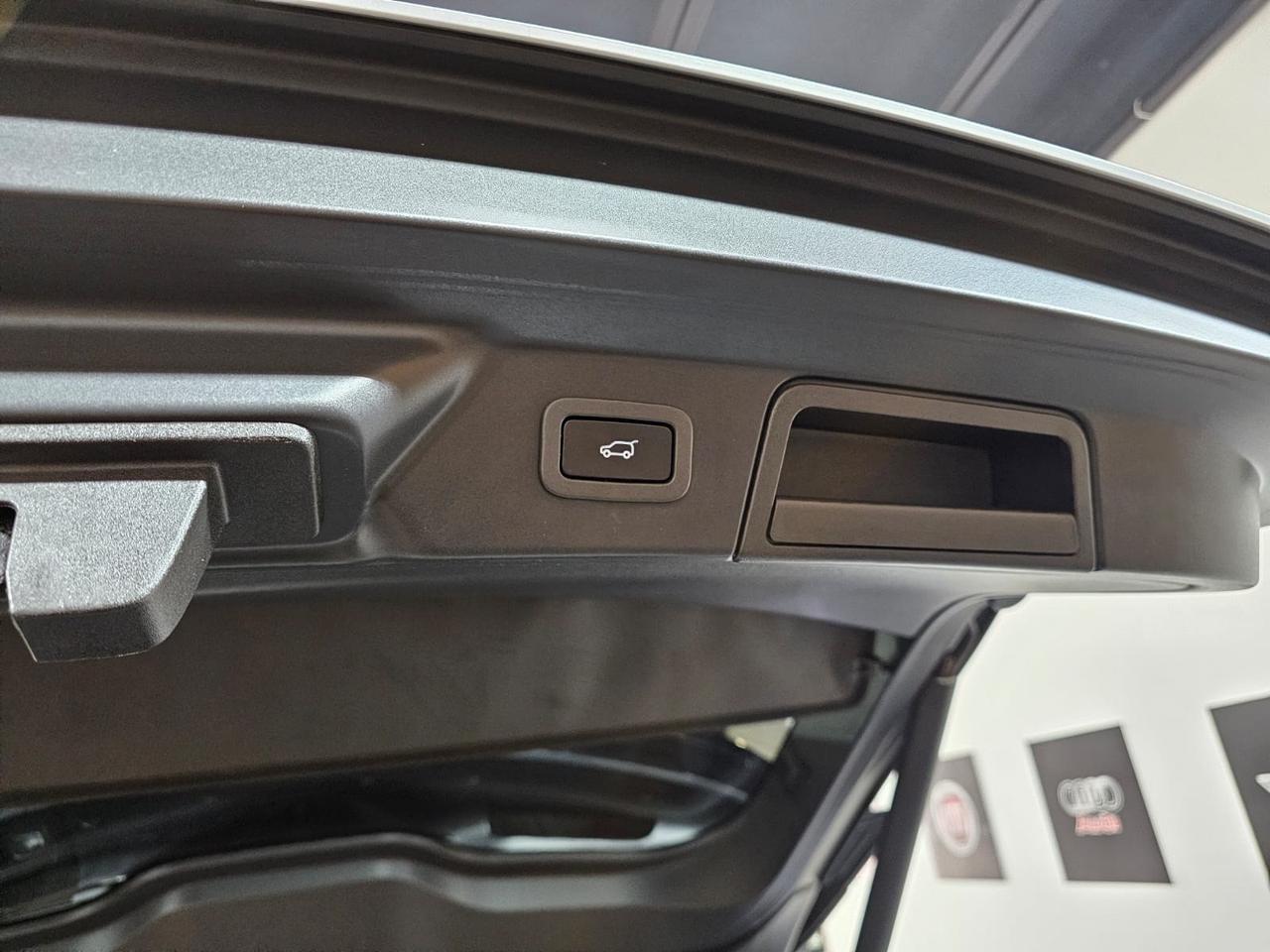 Range Rover Velar 2.0D 180 CV R-Dynamic
