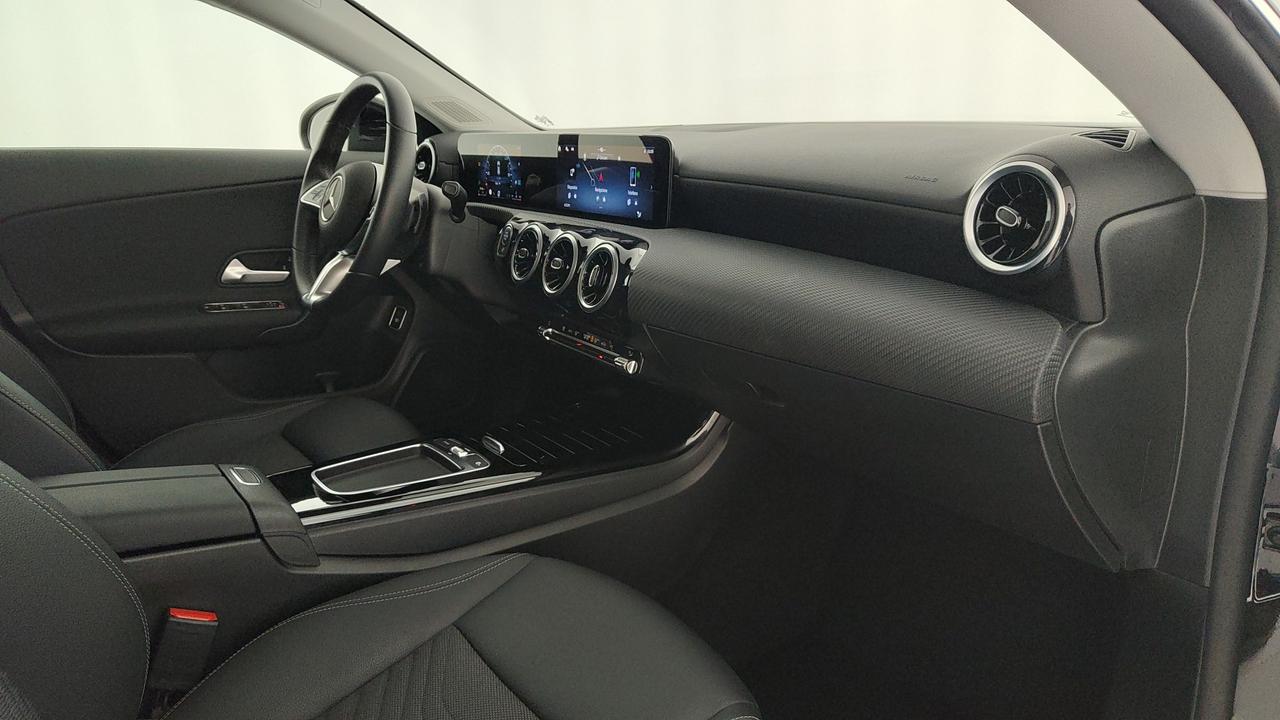 Mercedes-Benz CLA Shooting Brake 180 d Advanced auto