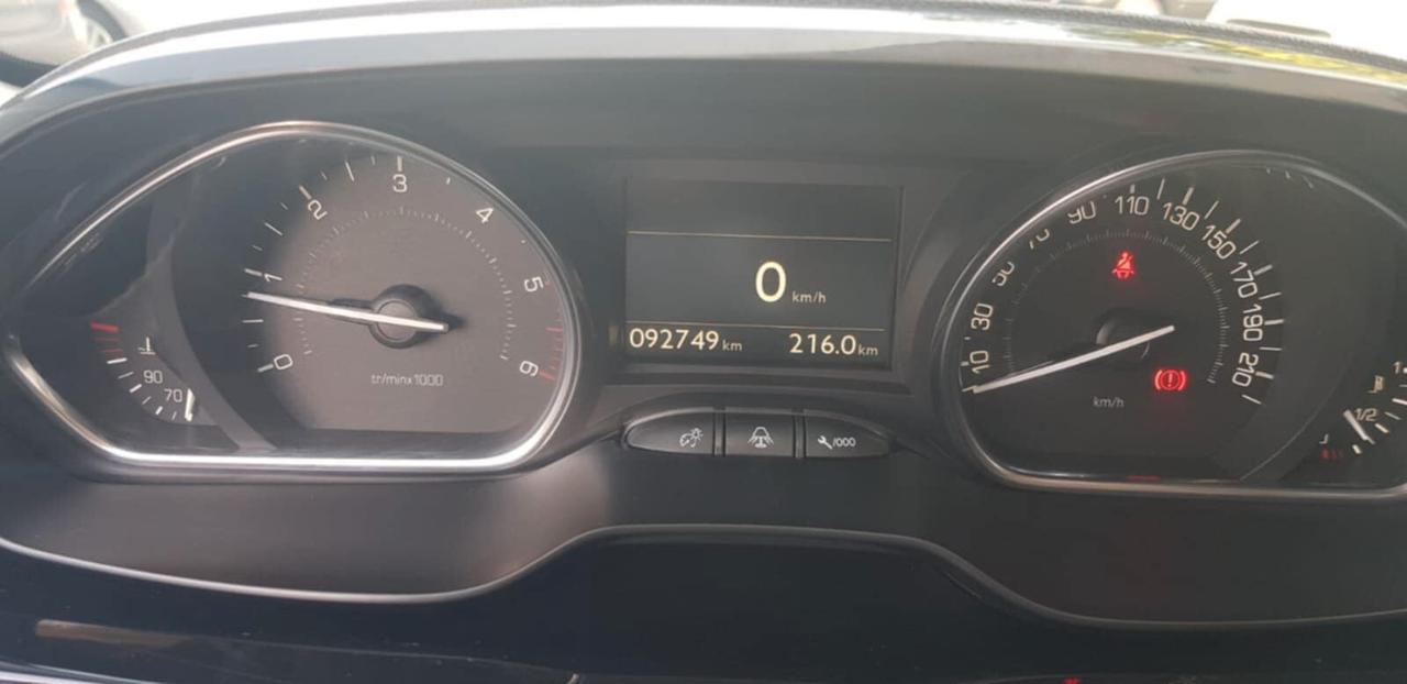 Peugeot 2008 1.5 HDi 100 CV Allure