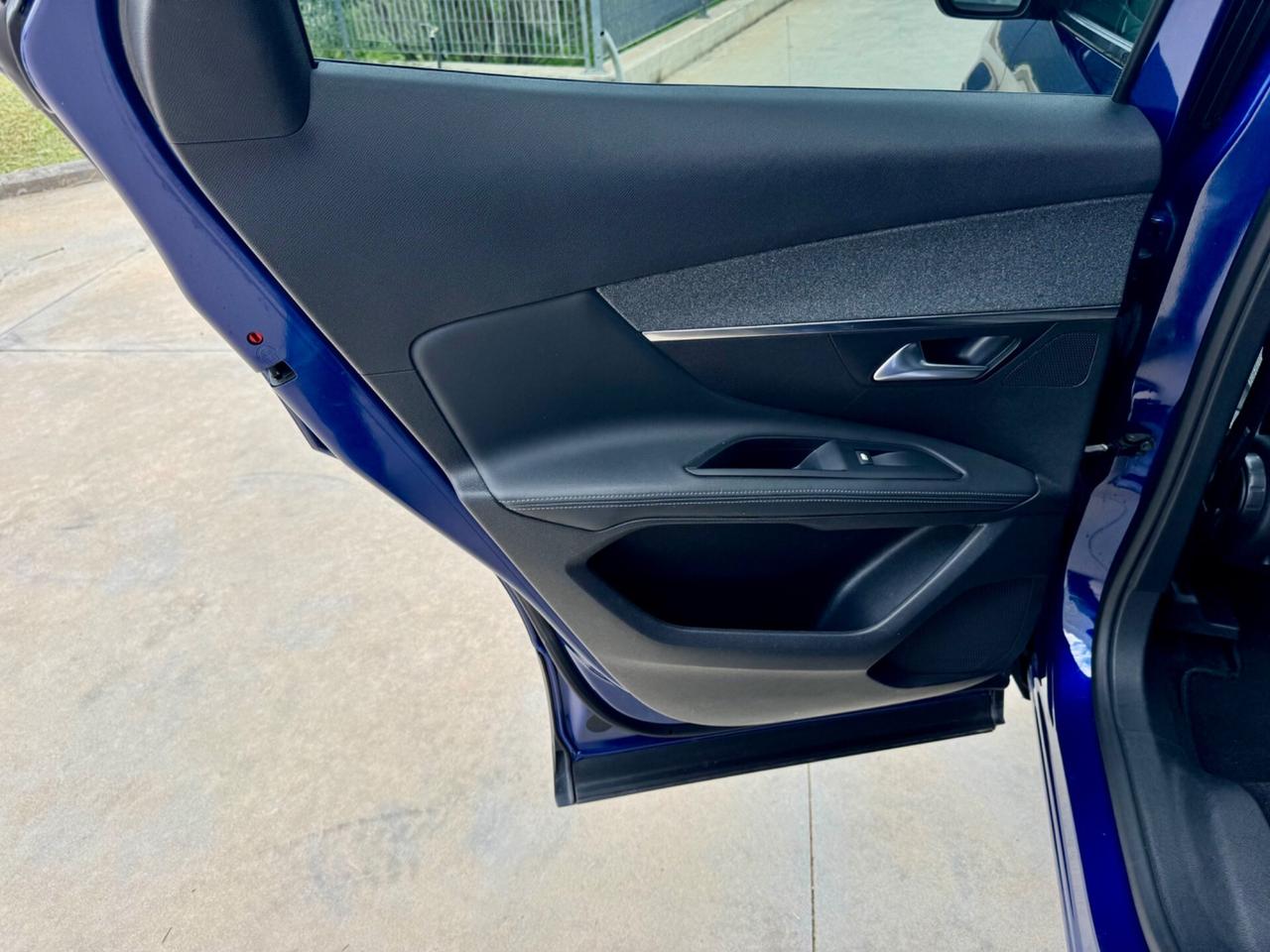 Peugeot 3008 BlueHDi 130 S&S EAT8 Allure