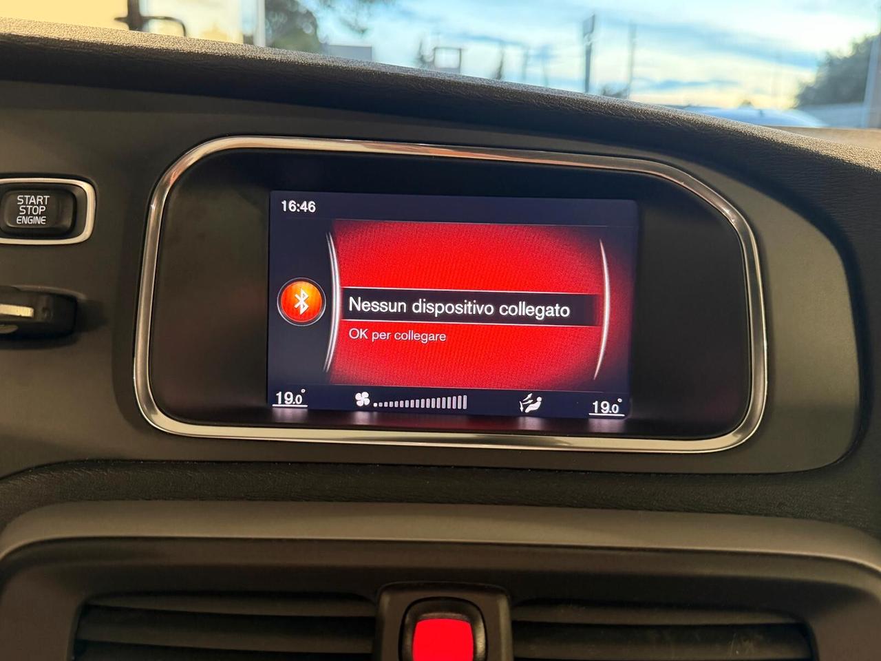 VOLVO V40 2.0 D2 GEARTRONIC 120CV PELLE NAVI CAM ANNO 2019