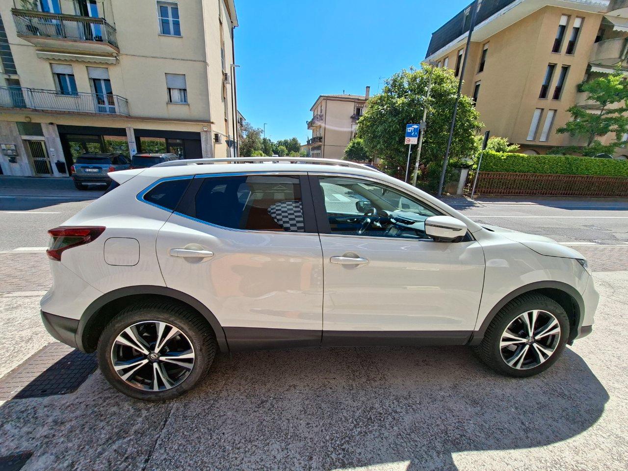 Nissan Qashqai 1.6 dci N-Connecta 2wd 130cv tetto panorama