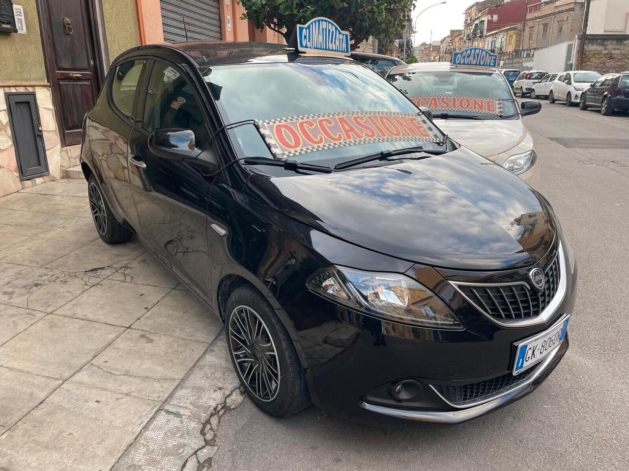 Lancia Ypsilon 1.0 FireFly 5 porte S&S Hybrid Ecochic Silver