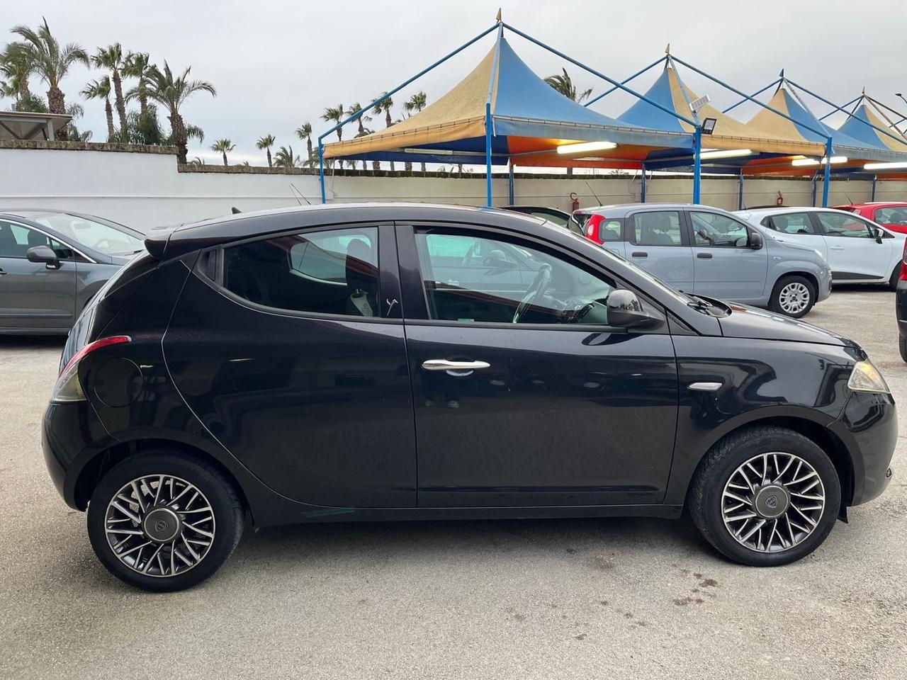 Lancia y 0.9 twinair benz.-cambio automatico-full-2016