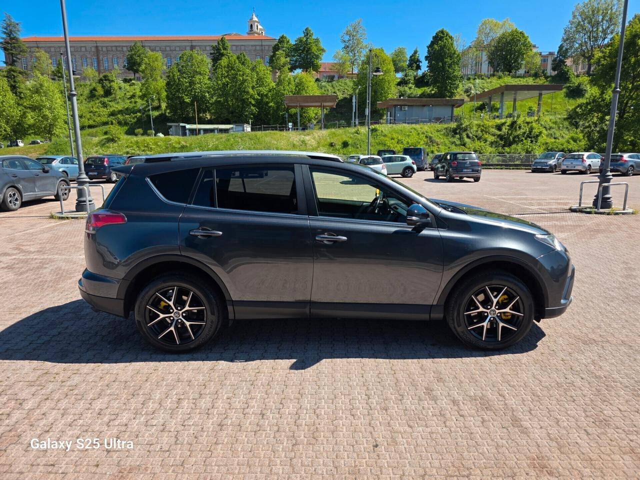 toyota rav4 2.0 D-4D valutiamo usato