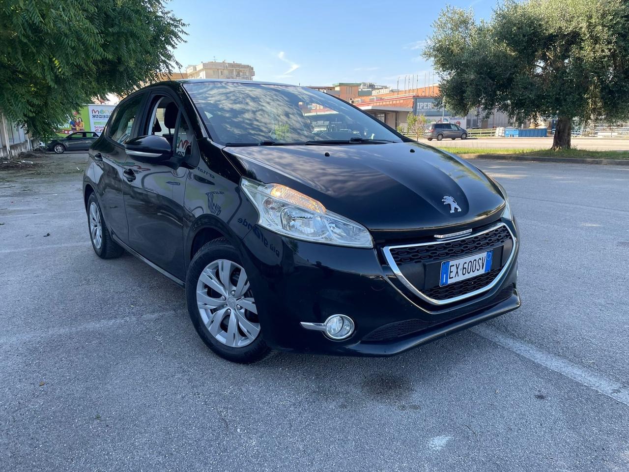 Peugeot 208 1.4 HDi 68 CV 5 porte in perfette condizioni