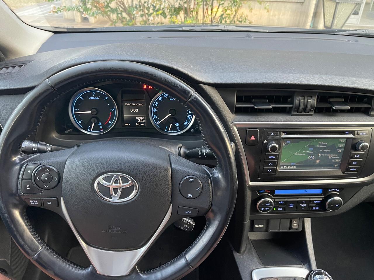 Toyota Auris 1.4 D-4D Lounge