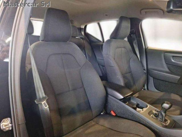 VOLVO XC40 2.0 d3 SUV D3 150cv BUSINESS - FV529SV