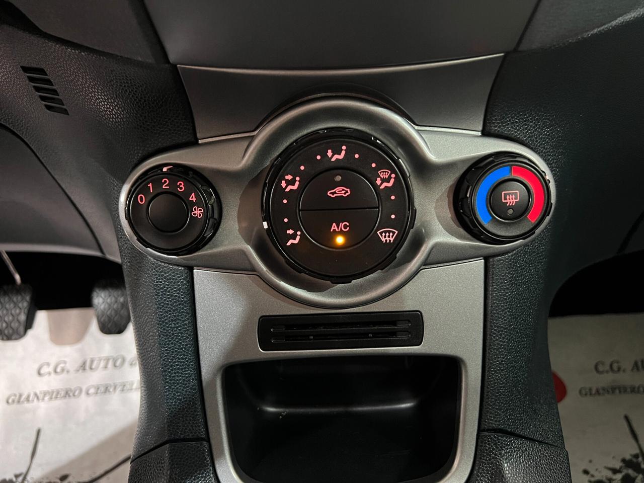 Ford Fiesta 1.4 97 CV - GPL Titanium - 2010