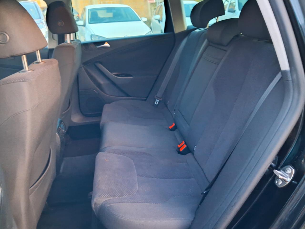 Volkswagen Passat 1.6 TDI DPF Var Comf. BM Tech.