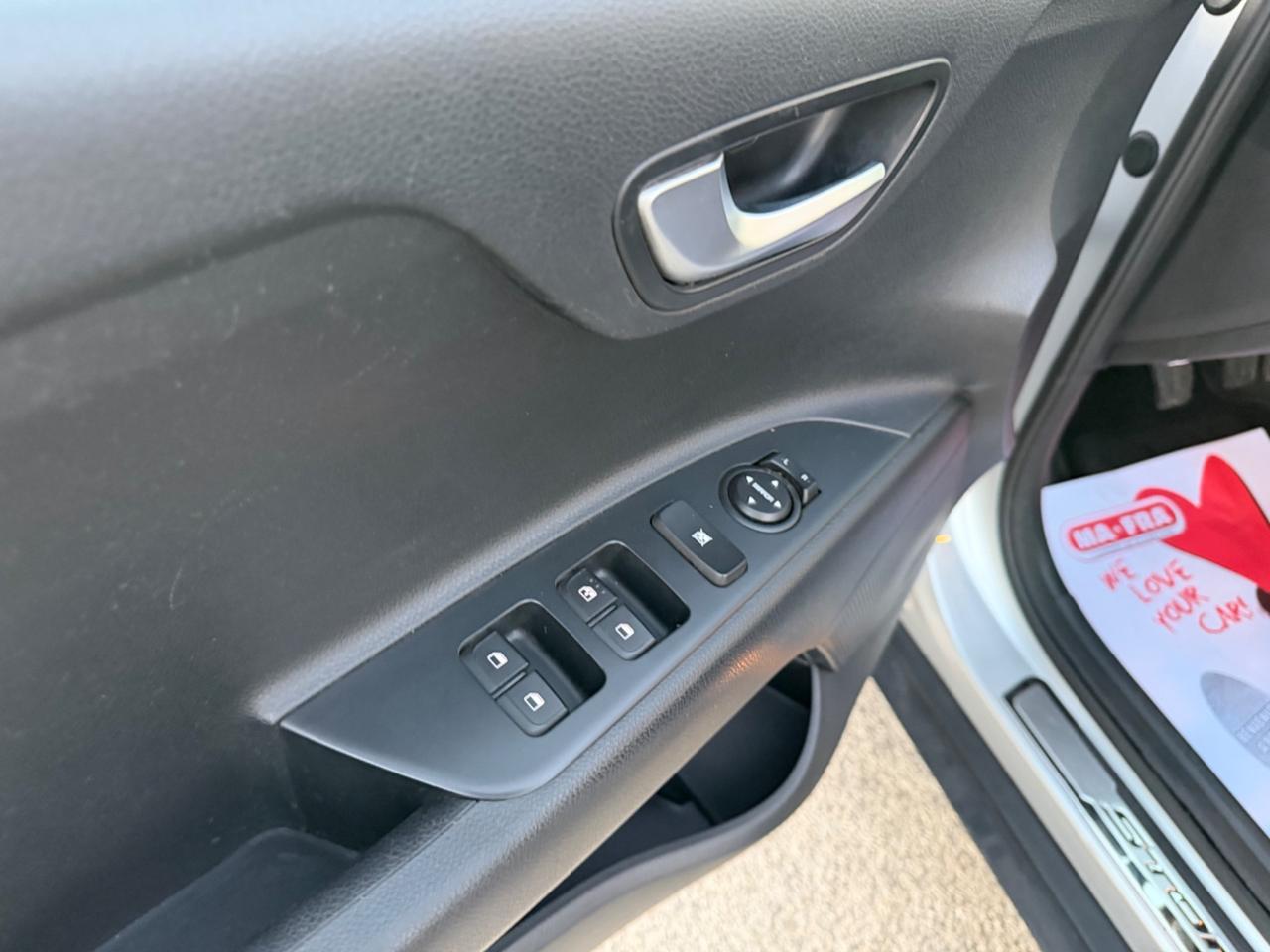 KIA STONIC 1.4 MPI 100 CV STYLE PACK FULL LED NY19