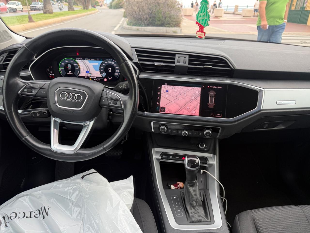 Audi Q3 45 TFSI e S tronic Business