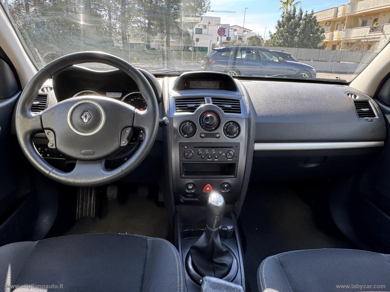 RENAULT Mégane 1.6 SporTour Dynamique