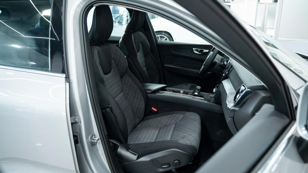 Volvo XC 60 XC60 B4 D 2.0 GEARTRONIC AWD MOMENTUM SPORT LED NAVI FULL OPTIONAL